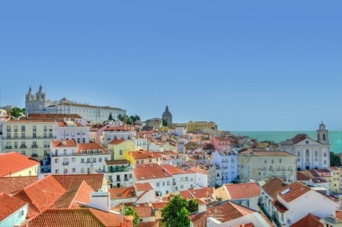 portugal-visa-traveler-seeing-city